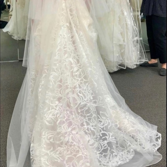 Brand New Vera Wang Ivory/Pearl wedding dress 16W - Picture 12 of 14